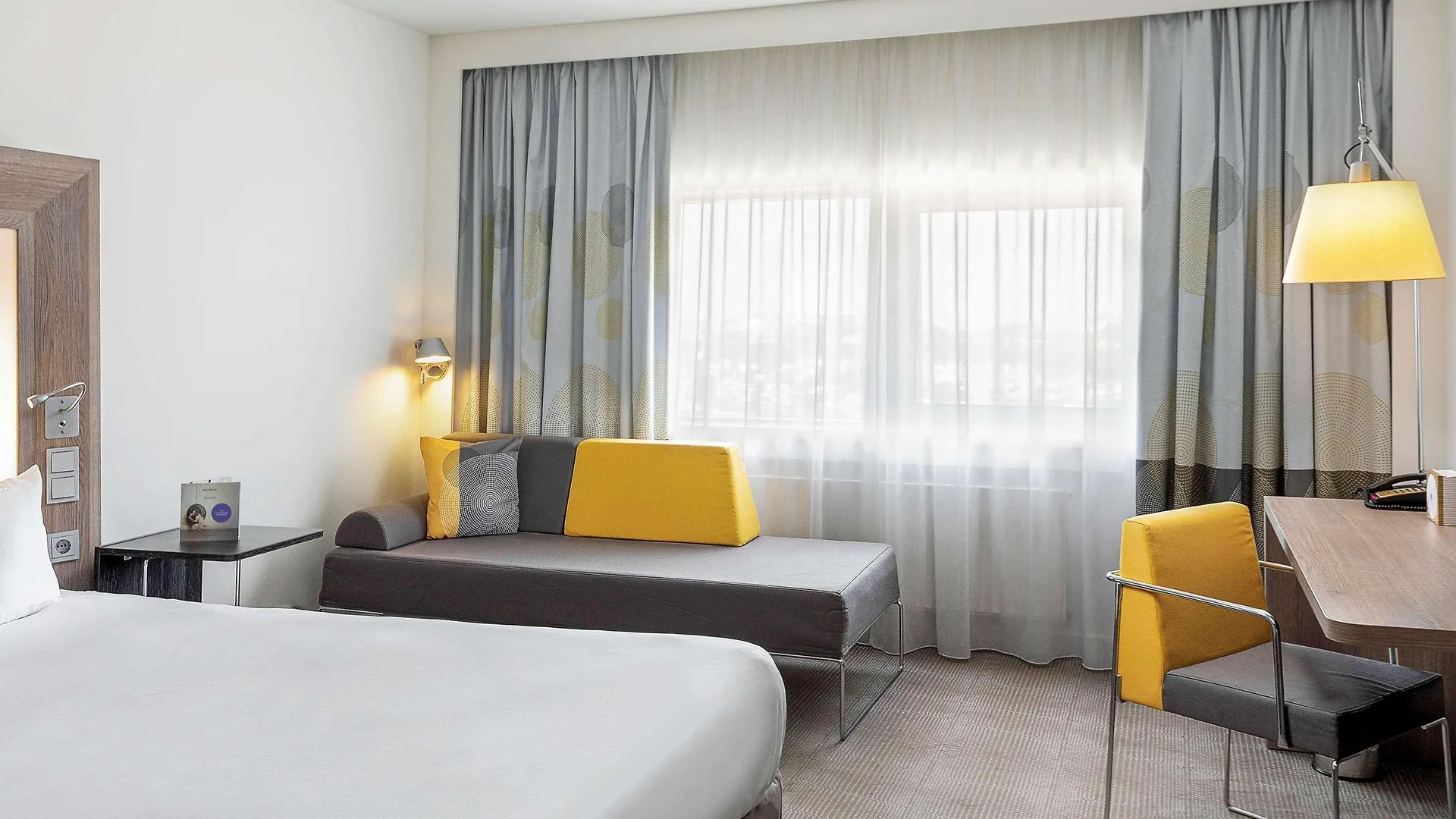 Novotel Den Haag World Forum 4*,